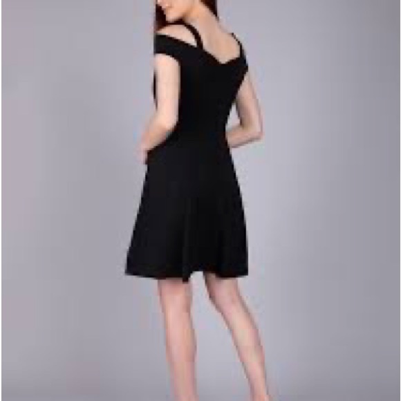 - NWT MILLY Off-The-Shoulder Fit-&-Flare Dress large - Picture 2 of 6